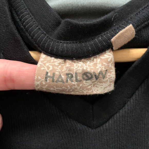 Harlow Black V-neck crop top. (Ribbed) - Picture 3 of 3